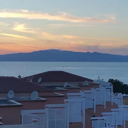 Vaso Rojo Vista Mar أذيخي